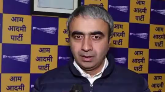 AAP नेता अनुराग ढांडा ने बढ़ते प्रदूषण पर चिंता जताते हुए कहा कि बीजेपी सरकार इस पर 