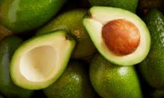 Avocado Benefits: वजन घटाने से लेकर पाचन तक... एवोकाडो खाने के हैं अनगिनत फायदे