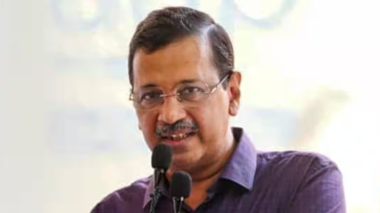 अरविंद केजरीवाल ने अहमदाबाद में बजट पर सरकार पर हमला बोलते हुए कहा, 