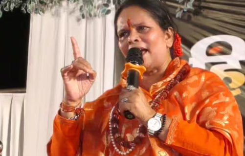 साध्वी प्राची सड़कों पर नमाज़ पढ़ने के मुद्दे पर CM योगी के रुख का समर्थन करती हैं और कहती हैं: 'सड़कें आम लोगों की होती हैं...'