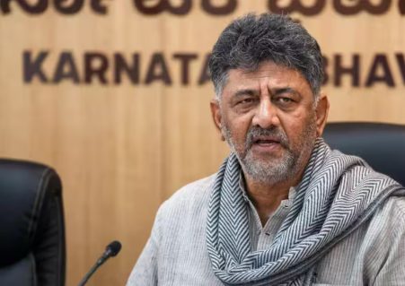 कांग्रेस आलाकमान ने कर्नाटक में मंत्री पद के लिए लॉबिंग करने को लेकर विधायकों और संतों को चेतावनी देते हुए निर्देश जारी किया है।